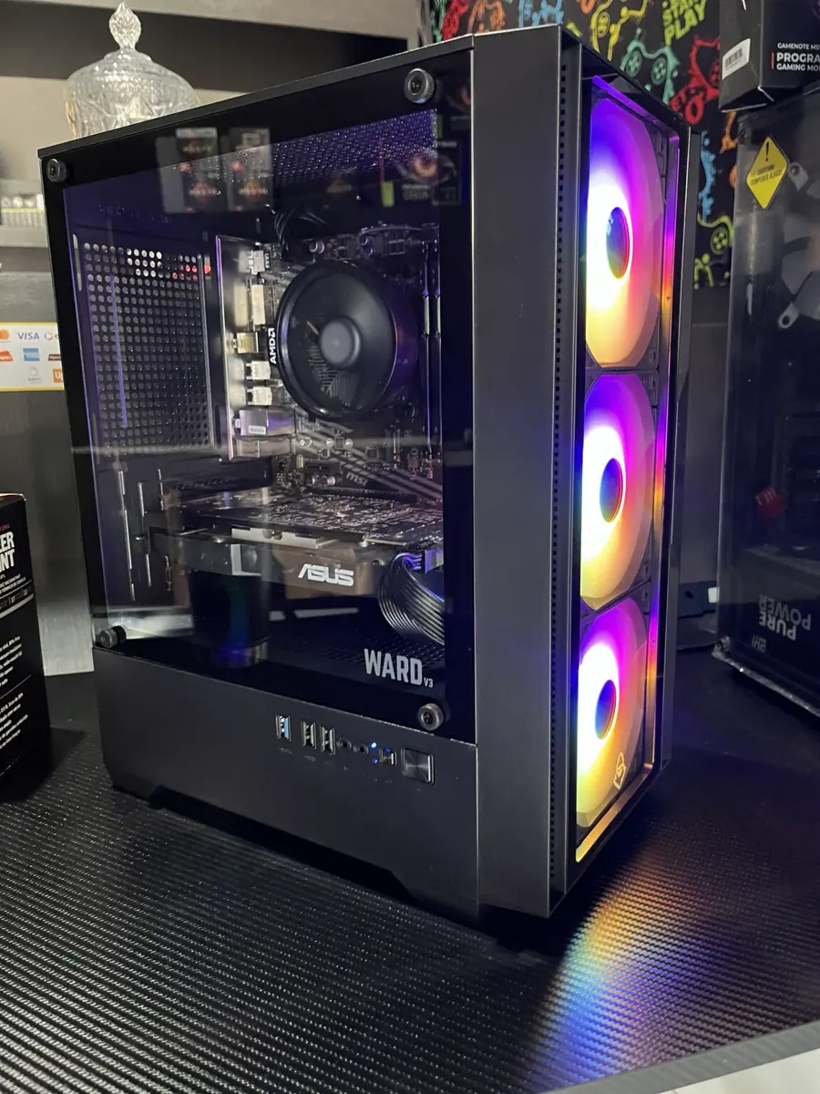 Computador preto com frente RGB
