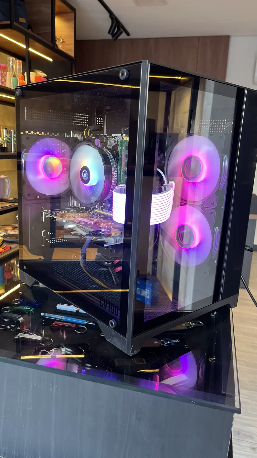 Computador aquário preto com iluminação RGB